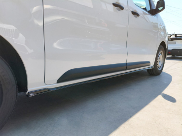 Preview: Seitenschweller passend für Peugeot Expert III, Traveller, Fiat Scudo, Citroen Jumpy III, SpaceTourer, Opel Vivaro C, Zafira Life, Toyota ProAce in GLANZ SCHWARZ L2 und L3