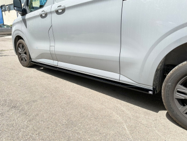 Preview: Seitenschweller passend für Ford Transit Custom 10/2023 und VW T7 langer Radstand in GLANZ SCHWARZ