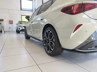 Preview: Seitenschweller passend für CUPRA Leon und Seat Leon 2020- in GLANZ SCHWARZ