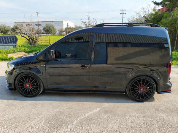 Seitenschweller passend für VW Caddy 2015-2021 in GLANZ SCHWARZ
