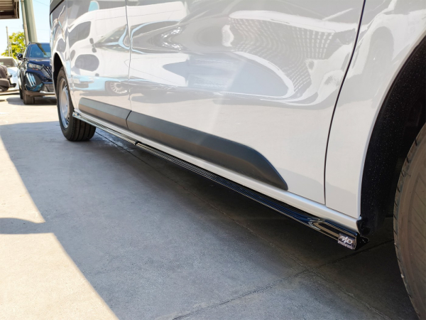 Seitenschweller passend für Peugeot Expert III, Traveller, Fiat Scudo, Citroen Jumpy III, SpaceTourer, Opel Vivaro C, Zafira Life, Toyota ProAce in GLANZ SCHWARZ L2 und L3