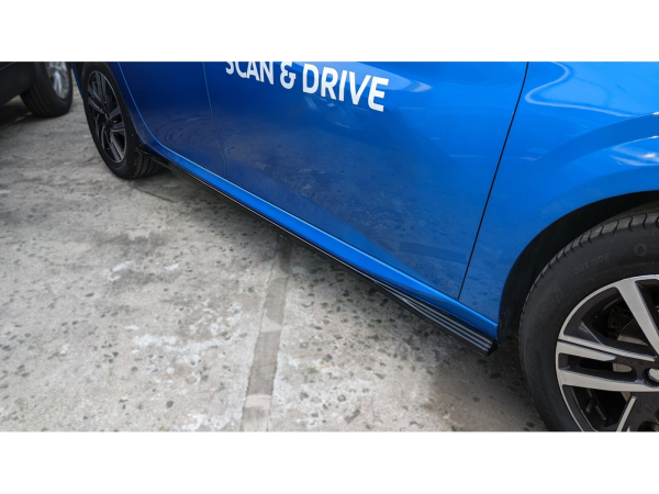 Seitenschweller passend für Peugeot 208 2019- in GLANZ SCHWARZ
