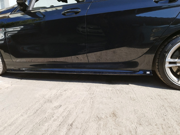 Seitenschweller passend für BMW 1er F40 M-Paket 19-24 in GLANZ SCHWARZ