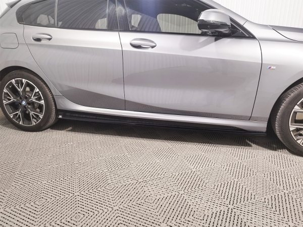 Seitenschweller passend für BMW 1er F70 M-Paket 24- in GLANZ SCHWARZ
