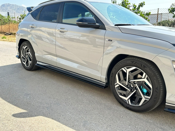 Seitenschweller passend für Hyundai Kona N-Line in GLANZ SCHWARZ 2023-